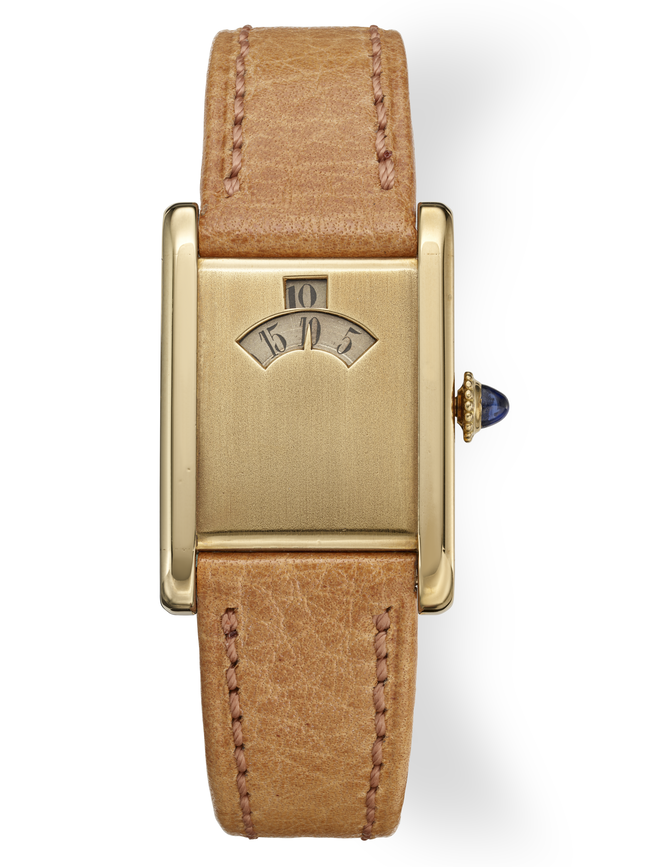 Cartier Tank à Guichets腕錶，1931年，圓形機芯，黃K金、玫瑰金錶殼（20x29mm），鑲單顆蛋面切割藍寶石，跳時功能，皮錶帶。