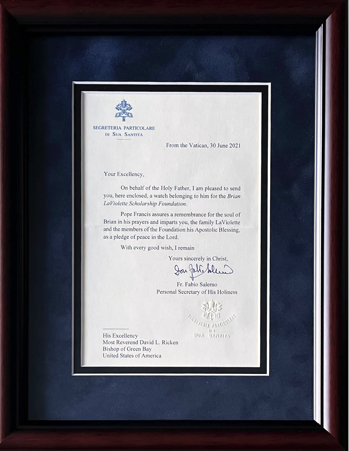 得標者將獲得腕錶、錶盒,前述綠灣教區主教與梵蒂岡教廷來往書信。